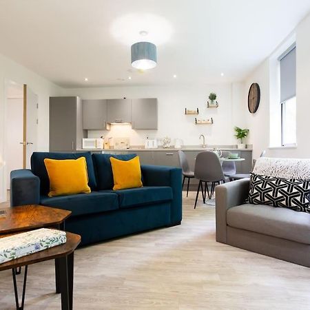 Polly'S Place Apartment Taunton & Free Off Road Parking & Wifi Екстериор снимка