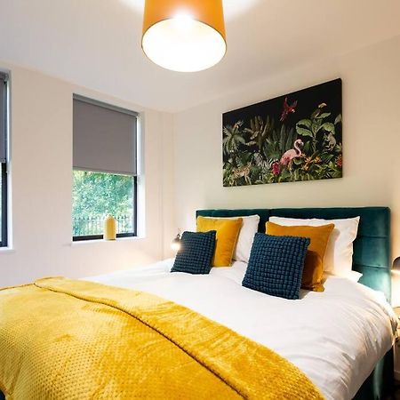 Polly'S Place Apartment Taunton & Free Off Road Parking & Wifi Екстериор снимка