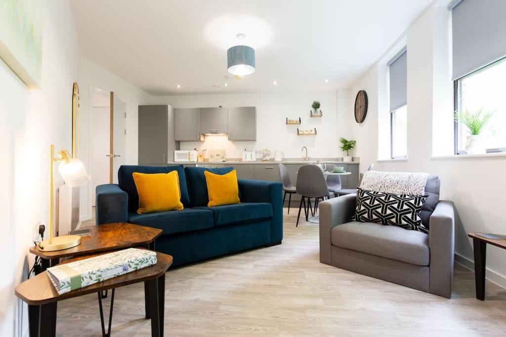 Polly'S Place Apartment Taunton & Free Off Road Parking & Wifi Екстериор снимка