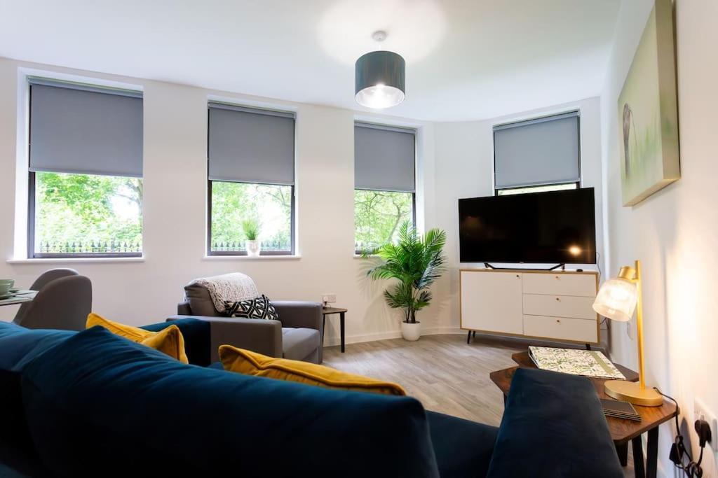 Polly'S Place Apartment Taunton & Free Off Road Parking & Wifi Екстериор снимка