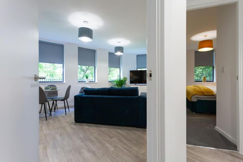 Polly'S Place Apartment Taunton & Free Off Road Parking & Wifi Екстериор снимка