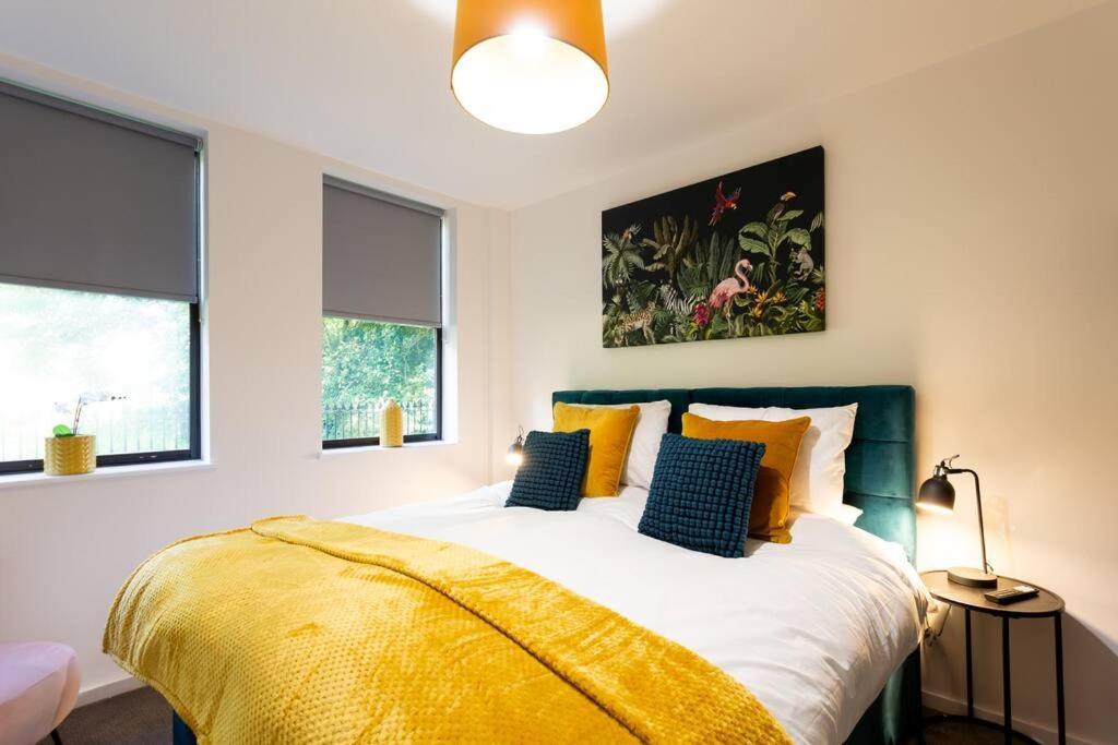 Polly'S Place Apartment Taunton & Free Off Road Parking & Wifi Екстериор снимка