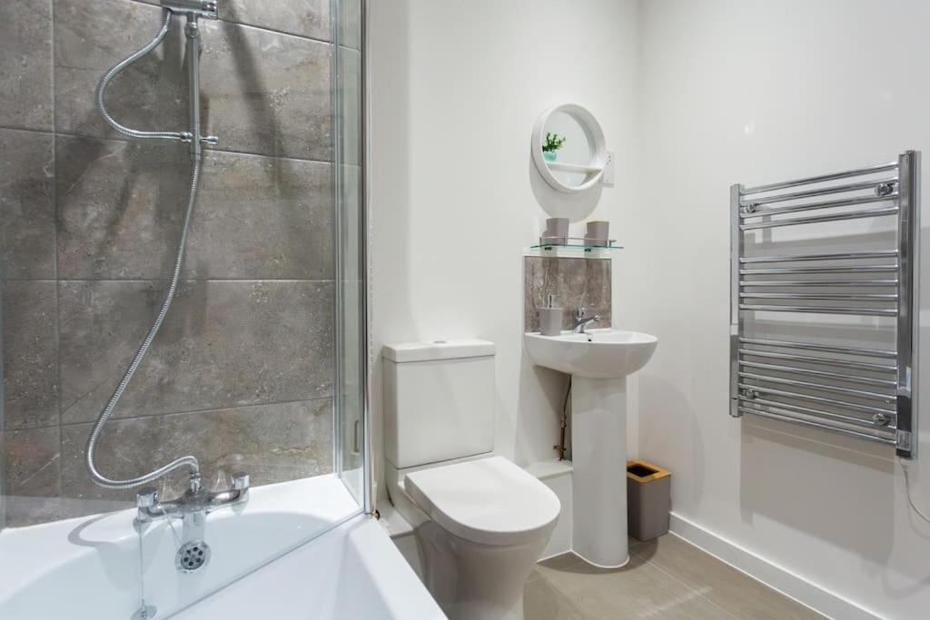 Polly'S Place Apartment Taunton & Free Off Road Parking & Wifi Екстериор снимка