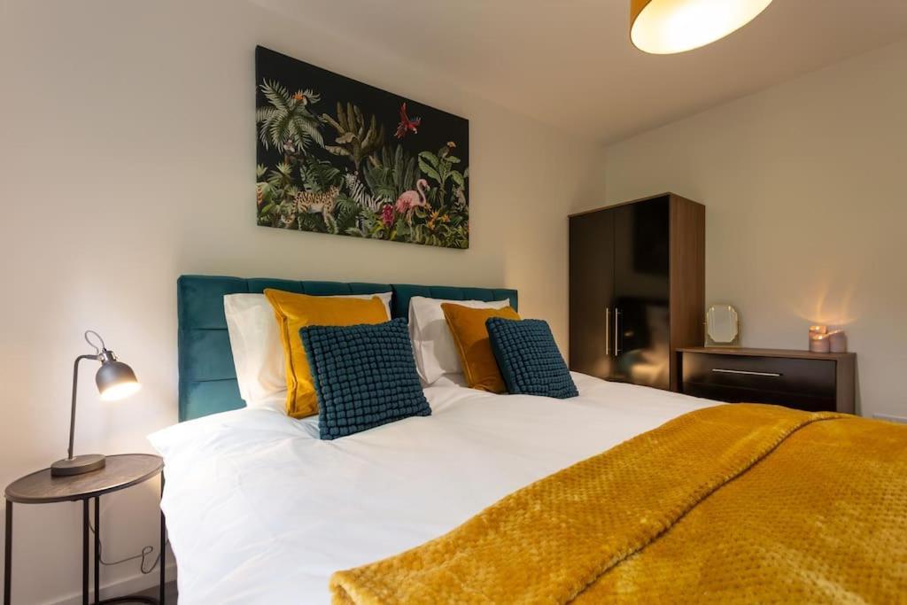 Polly'S Place Apartment Taunton & Free Off Road Parking & Wifi Екстериор снимка