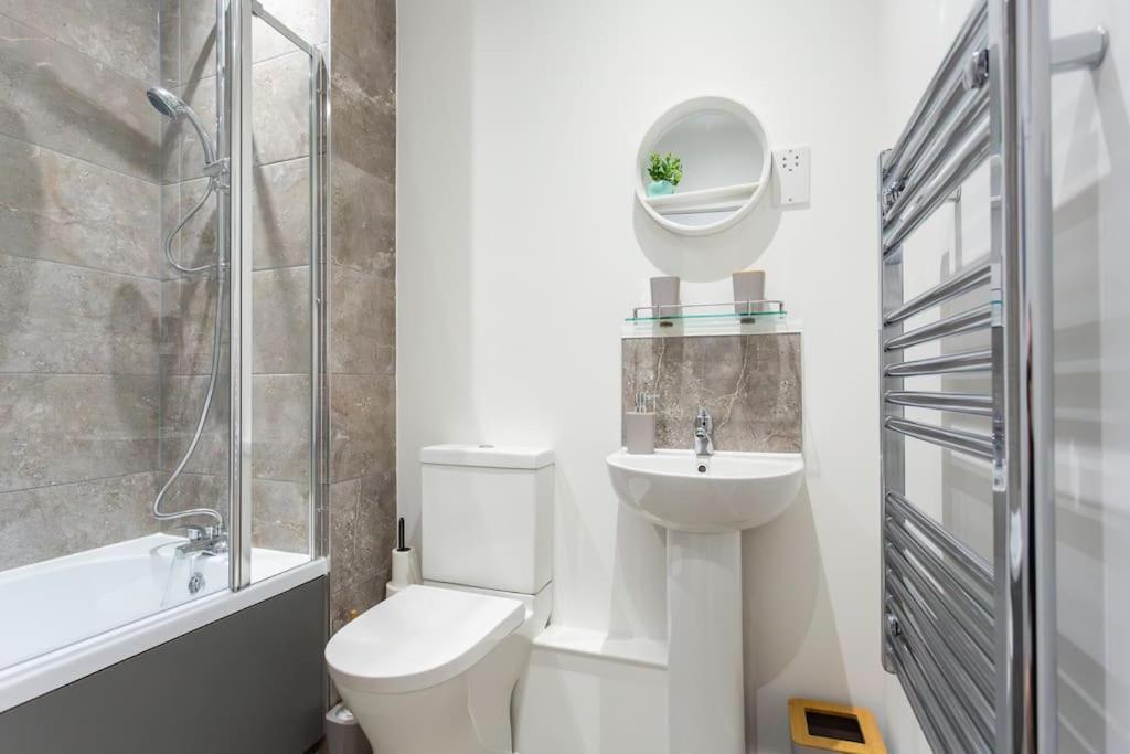 Polly'S Place Apartment Taunton & Free Off Road Parking & Wifi Екстериор снимка