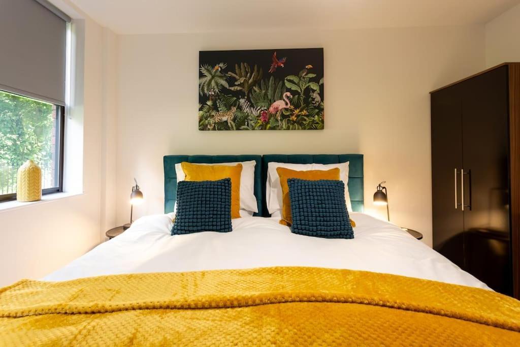Polly'S Place Apartment Taunton & Free Off Road Parking & Wifi Екстериор снимка